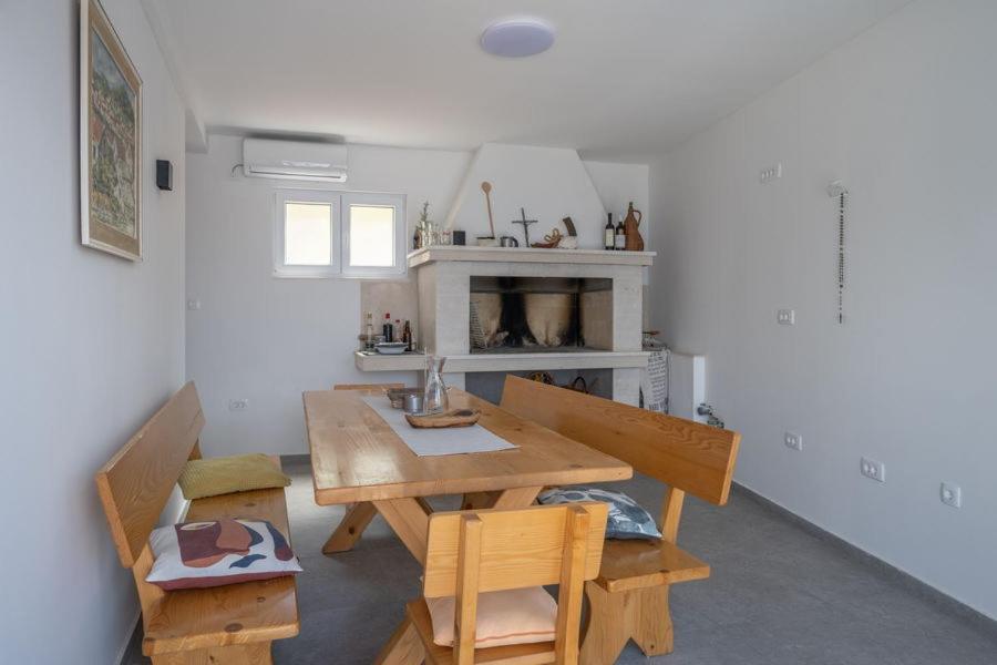 Beachfront Villa Tempera With Seaview Blato  Exterior foto